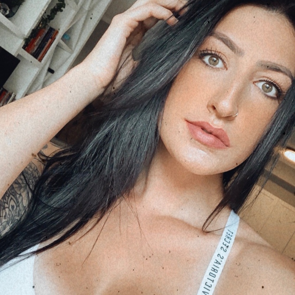 Meet your Posher, Cait